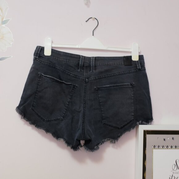 GUESS Distressed High Rise Shorts - Picture 3 of 5